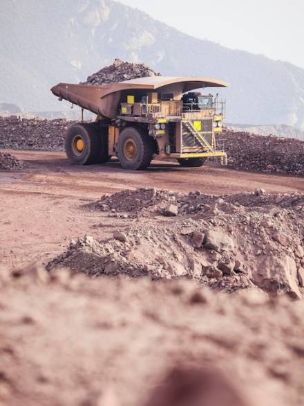 mining-activity-mining-dump-truck_1610918-37